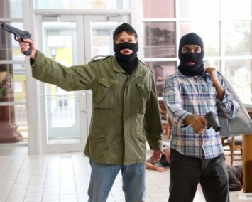 В Петербурге неизвестные в масках ограбили АЗС Shell