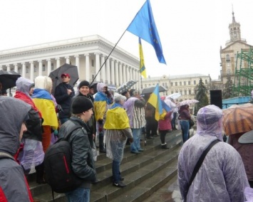 На Майдане киевляне проводят митинг в поддержку Надежды Савченко
