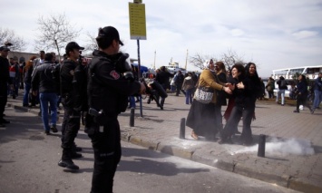 Полиция Турции стрельбой разогнала митинг женщин, приуроченный к 8 Марта