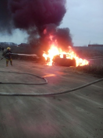 В Запорожской области пять пожарников тушили "БМВ" (ФОТО)