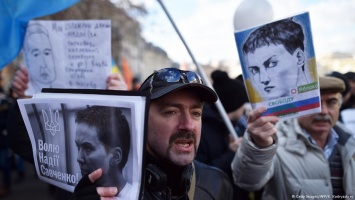 Украина просит ЕС и США надавить на Россию для освобождения Савченко