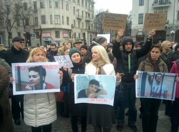 На Лубянке московская полиция задержала участников пикета в поддержку Савченко