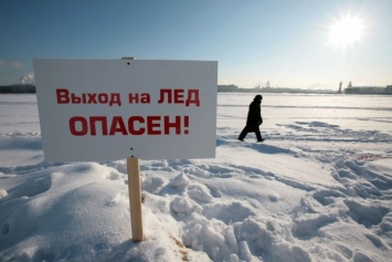 Сотрудники МЧС спасли двух девочек с оторвавшейся льдины во Владивостоке