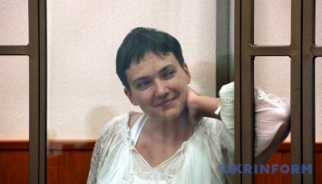 Тюремщики сделали Савченко подарок - пропустили к ней консулов