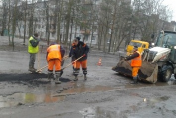 В Киеве предлагают запретить "ямочный" ремонт дорог