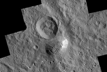 Зонд Dawn сделал новые фото загадочной пирамиды на поверхности Цереры