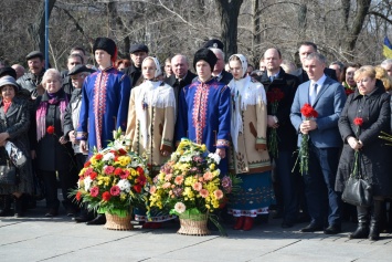 Митинг по случаю 202-й годовщины со Дня рождения Шевченко: Николаевцы вспомнили Великого Кобзаря