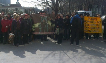 В Запорожье под мэрией митингуют предприниматели (ФОТО)