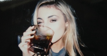 10 причин жить с девушкой, которая пьет виски