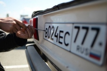 ГИБДД просит крымских водителей с украинскими номерами приезжать на перерегистрацию авто с чистыми двигателями