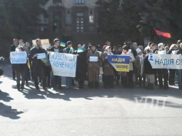 Активисты Днепропетровска поддержали Надежду Савченко на центральной площади