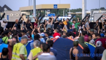 Венгрия усилит защиту границы из-за мигрантов