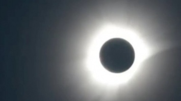 NASA опубликовало видео и снимки полного солнечного затмения