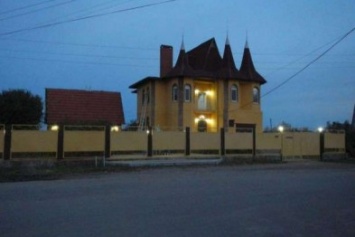 Мариуполец хочет обменять двухэтажный дом на две квартиры в Донецке
