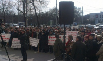 В Запорожье предприниматели вышли под стены мэрии, требуя не повышать стоимость земли