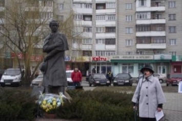 В Новограде-Волынском прошли торжества по случаю 202-й годовщины сo дня рoждeния Тaрaсa Григoрьeвича Шeвчeнкa