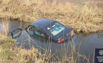 Пьяный водитель в Одессе съехал в канаву