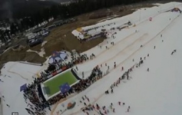 Фестиваль зимних прыжков в бассейн состоялся в Буковеле