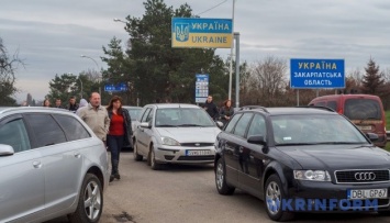 Владельцы "иностранных" авто до сих пор блокируют КПП в Ужгороде