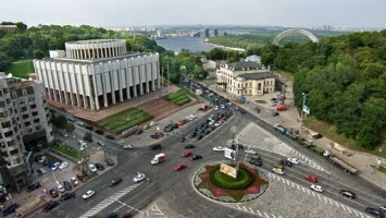 Построить паркинг под Европейской площадью будет сложно, - эксперт