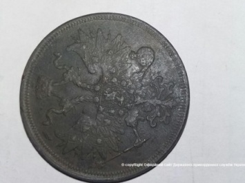 Иностранец пытался вывезти в РФ старинные монеты