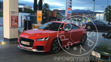 Audi TT RS сфотографировали без камуфляжа