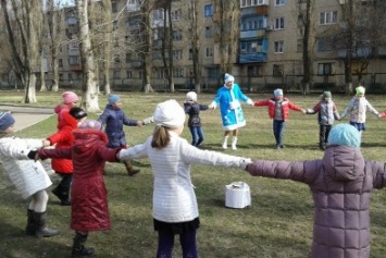 Для авдеевской детворы прошел праздник Масленицы (ФОТО)