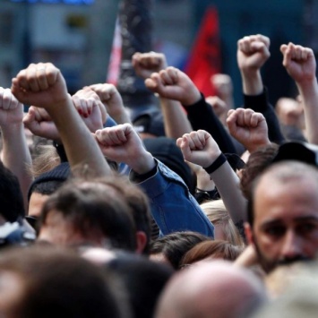 Во Франции ультраправые радикалы устроили митинг против мигрантов