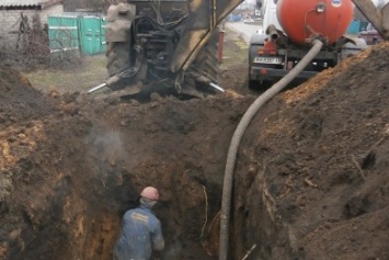 В частном секторе поселка шахты Алмазная в Доброполье успешно устранен порыв на водоводе
