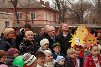 Мэр Ю.Вилкул встретил праздник Масленицы вместе с жителями поселка Авангард (ФОТО)