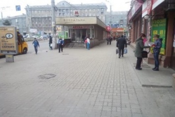 Было-стало: как выглядит Вокзальная площадь после рейдов полиции (ФОТО)