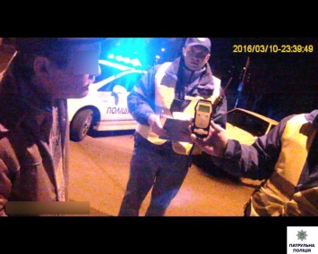 В Николаеве патрульные устроили погоню за пьяным водителем, при обыске обнаружили наркотики