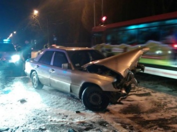 Из-за ДТП во Львове два человека госпитализированы