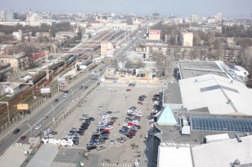 В Одессе сносят часть торгового центра: могут пострадать деревья