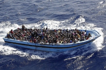В Турции береговая охрана напала на лодку с беженцами