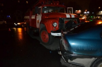 В Одессе нетрезвый водитель врезался в пожарную машину
