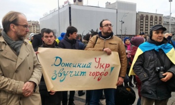 На Майдане Независимости проходит акция памяти патриотов с Донбасса