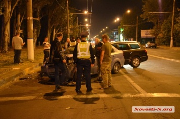 Николаевский экс-офицер военной полиции, таранивший иномарку с беременной, подал иск на главу Генштаба