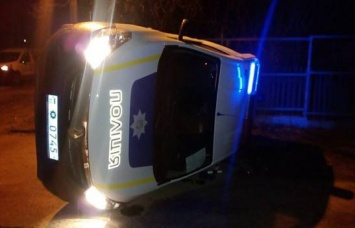 Пьяный водитель на ВАЗе врезался в полицейский Renault