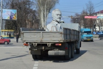 Стало известно, куда увезли запорожского Дзержинского и Орджоникидзе