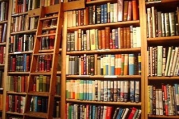 Книга бойцу: в Центре помощи участникам АТО открылась библиотека