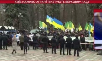 В Киеве под Верховной Радой на митинг собрались аграрии