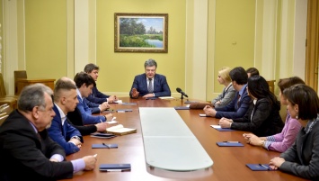 Порошенко призвал до утра назначить членов антикоррупционного агентства