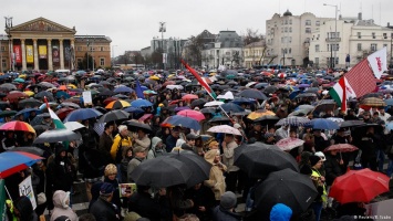 В Венгрии прошла многотысячная акция протеста против образовательной политики