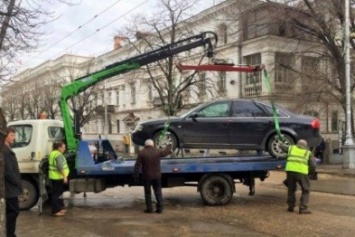 Крымские водители во избежание штрафов смогут после 1 апреля привозить автомобили в МРЭО для перерегистрации на эвакуаторах