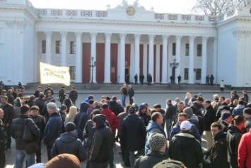 Одесситы пикетируют горсовет (ФОТО, ВИДЕО)