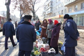 Сегодня в Житомире разогнали стихийную торговлю на остановке Довженко