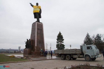 В Запорожье возле демонтированного памятника Ленину произошел взрыв