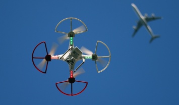 Исследователи утверждают, что дроны безопасны для самолетов