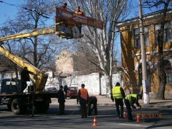 В Центральном районе Николаева демонтировали еще 13 рекламных средств